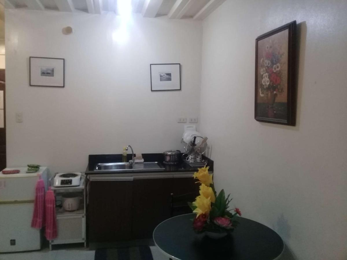 Ekonumi Rooms At Moonwalk Paranaque Paranaque City ภายนอก รูปภาพ