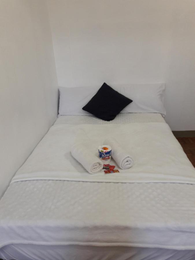 Ekonumi Rooms At Moonwalk Paranaque Paranaque City ภายนอก รูปภาพ